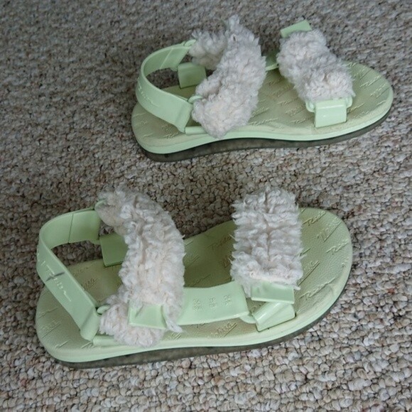 Melissa Papette Fluffy Rider Faux Shearling Sandal in mint green size 7 - Picture 1 of 11